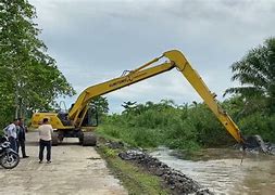 Project Excavator Hitachi Di Galian Saluran Air Rentang Baru